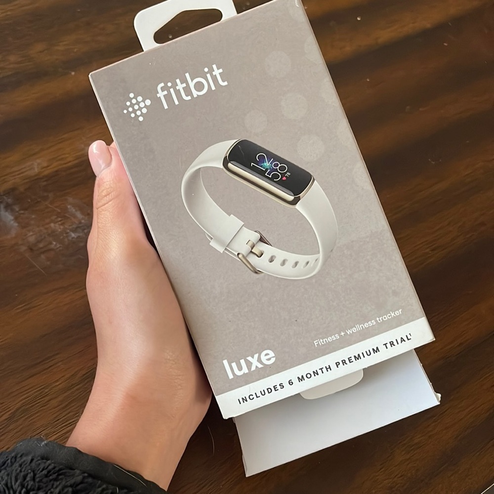 Fitbit luxe - white & gold